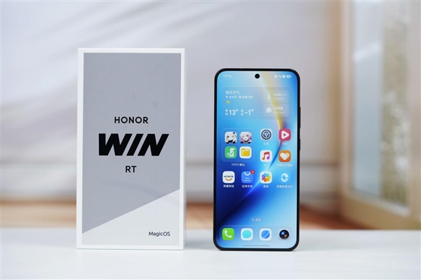 10000mAh巨无霸电池仅2599元起！荣耀WIN RT图赏