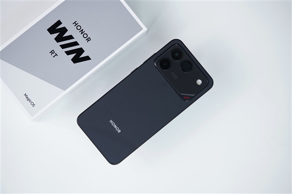 10000mAh巨无霸电池仅2599元起！荣耀WIN RT图赏