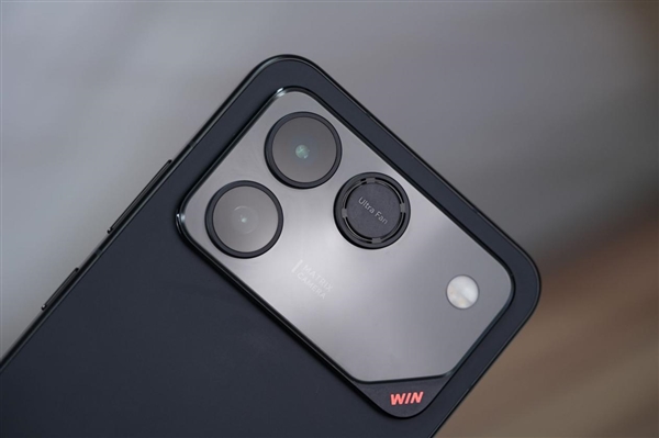 10000mAh巨无霸电池仅2599元起！荣耀WIN RT图赏