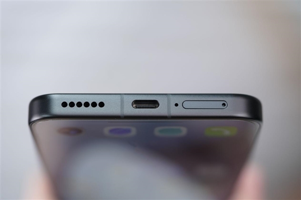 10000mAh巨无霸电池仅2599元起！荣耀WIN RT图赏