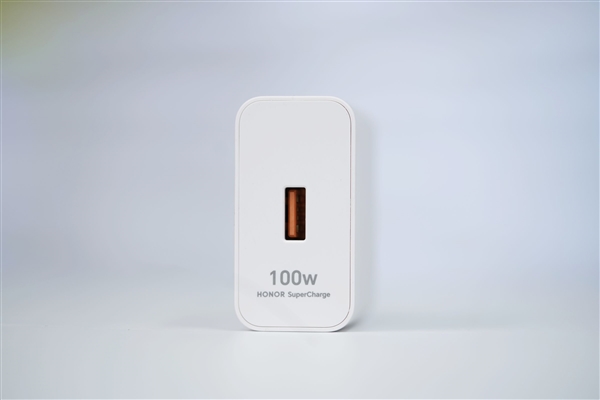 10000mAh巨无霸电池仅2599元起！荣耀WIN RT图赏