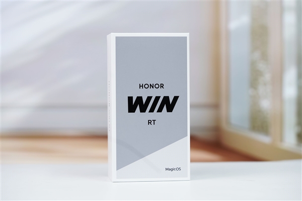 10000mAh巨无霸电池仅2599元起！荣耀WIN RT图赏