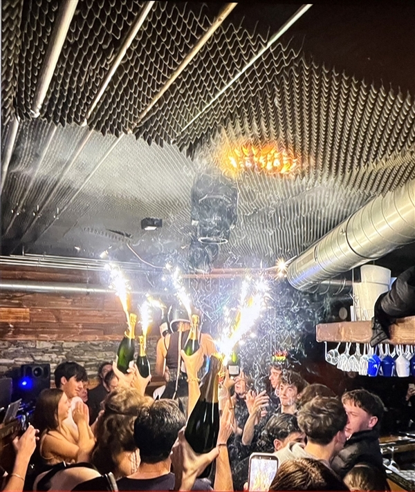 上百人死伤！瑞士酒吧火灾原因初定为烟花棒引燃