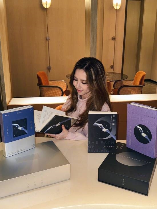 邓紫棋跨行写科幻小说！298元销量超20万册 入围银河奖票选名单