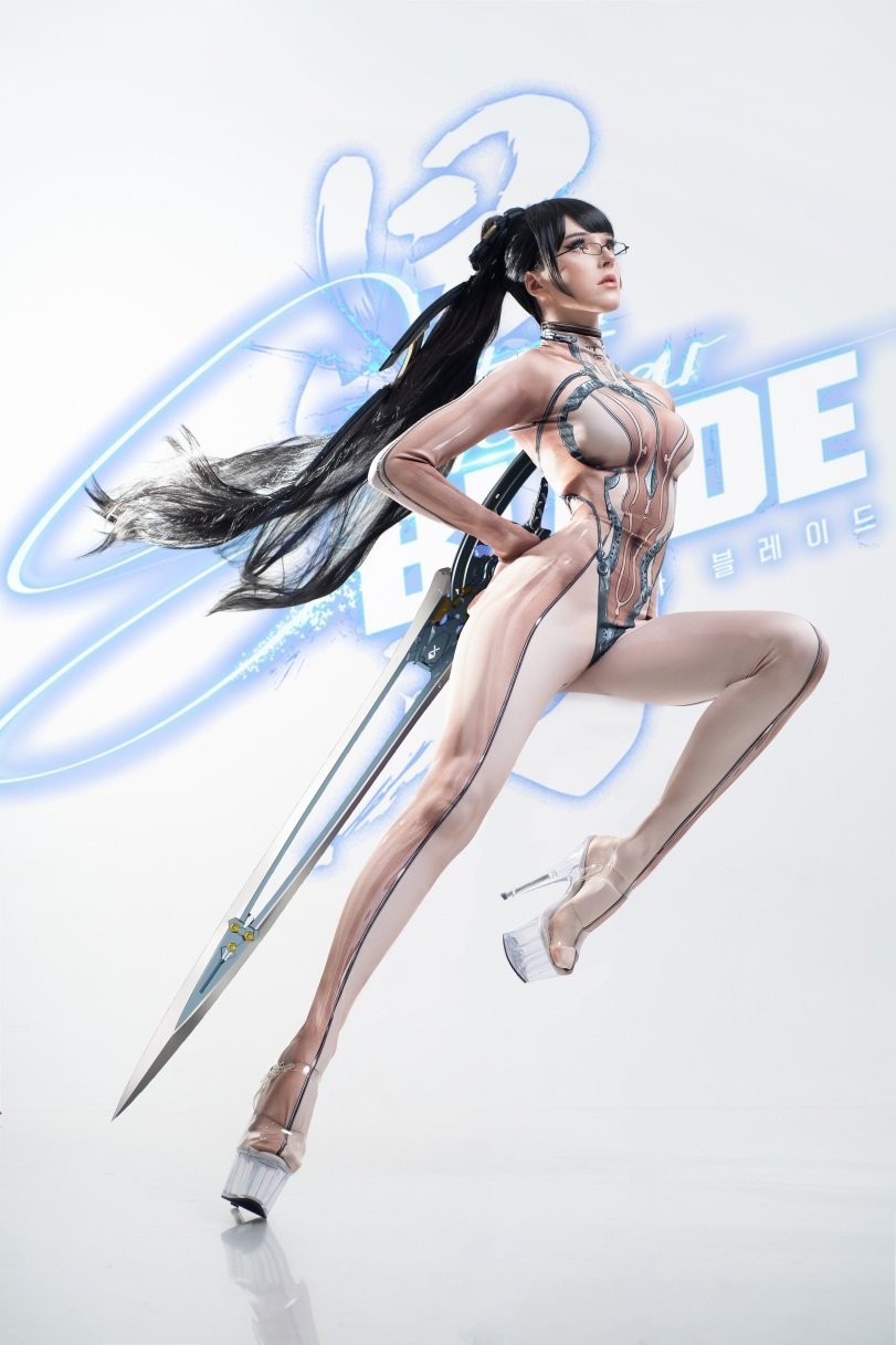 星刃伊芙cosplay侧面展示
