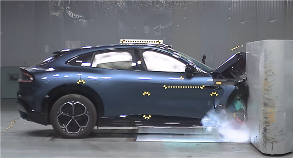 雷军:我以为“丢轮保车”是沃尔沃最早做的 没想到是奔驰