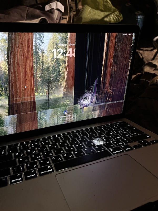 苹果救我一命！乌克兰士兵随身MacBook Air遭炮弹碎片击中还能正常运行