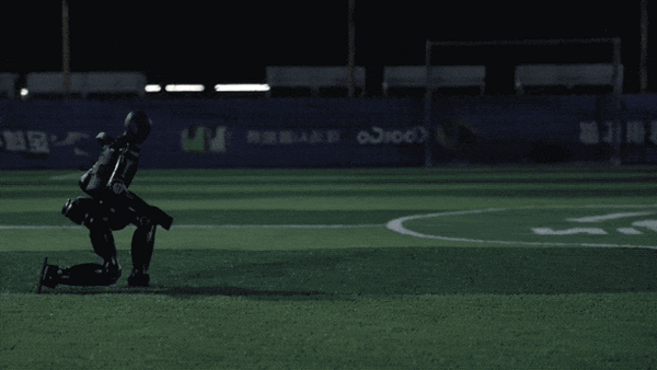 董事长稚晖君发布上纬新材首款机器人！能塞书包还能骑机器狗