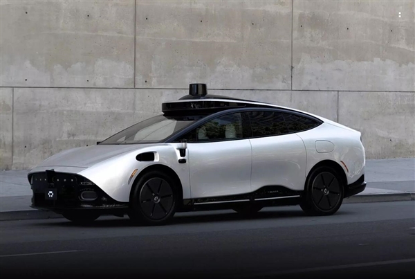 全球首款可折叠方向盘亮相：L4级自驾时自动 “隐身”