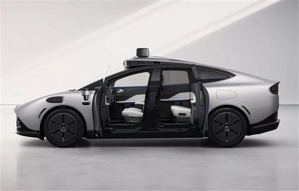 全球首款可折叠方向盘亮相：L4级自驾时自动 “隐身”