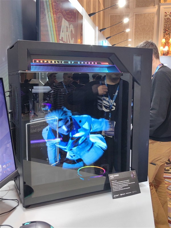 华硕梦幻电竞旗舰！ROG枪神10X台式机惊艳首秀：首创全息投影颜值无敌