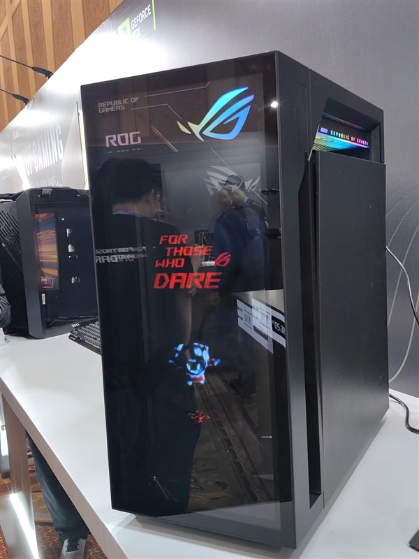 华硕梦幻电竞旗舰！ROG枪神10X台式机惊艳首秀：首创全息投影颜值无敌