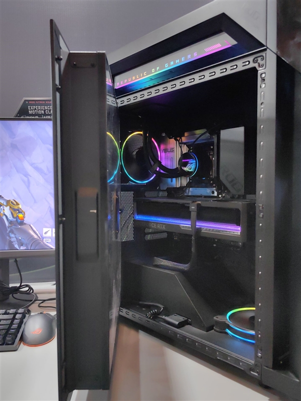 华硕梦幻电竞旗舰！ROG枪神10X台式机惊艳首秀：首创全息投影颜值无敌