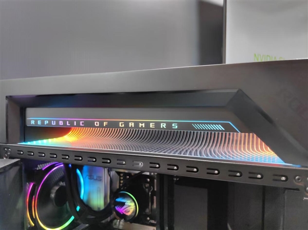 华硕梦幻电竞旗舰！ROG枪神10X台式机惊艳首秀：首创全息投影颜值无敌