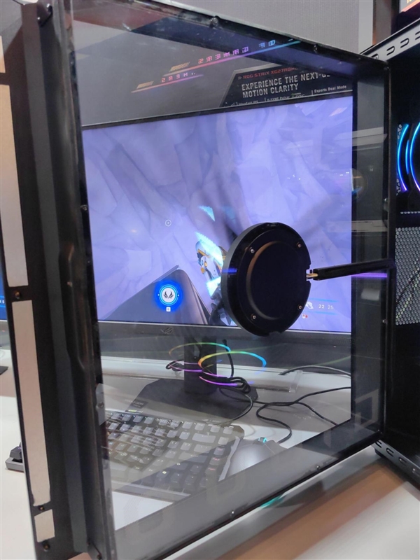 华硕梦幻电竞旗舰！ROG枪神10X台式机惊艳首秀：首创全息投影颜值无敌