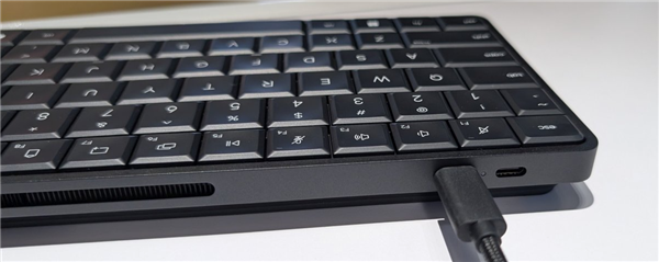 惠普EliteBoard G1a发布：竟然把一台强大的主机塞进键盘里