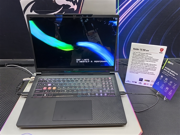首款性能释放300W游戏本！微星全新泰坦16/MAX亮相：满功耗RTX 5090