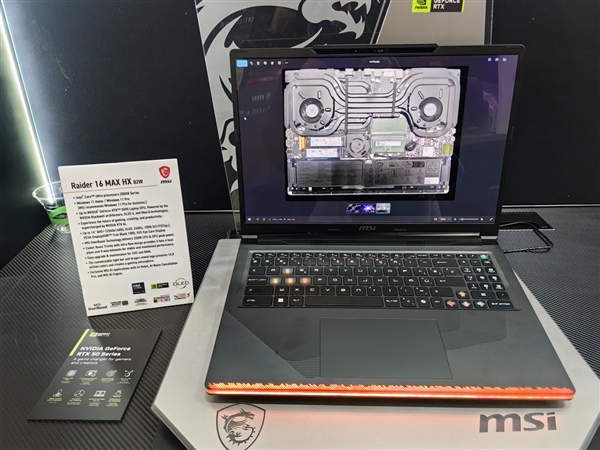 首款性能释放300W游戏本！微星全新泰坦16/MAX亮相：满功耗RTX 5090
