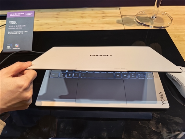 联想YOGA Air 14 Ultra Aura AI元启版发布：仅970g塞下75Wh大电池