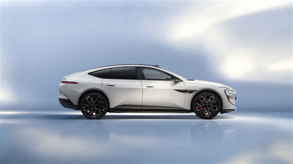 全新阿维塔12官图发布：换车顶激光雷达 增加三电机版本