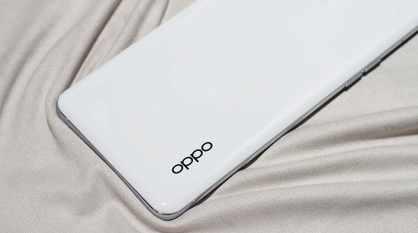 OPPO Find X6相机模组特写