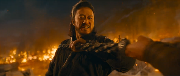 武侠电影《镖人：风起大漠》官宣定档2026春节 首支预告发布 吴京、李连杰亮相