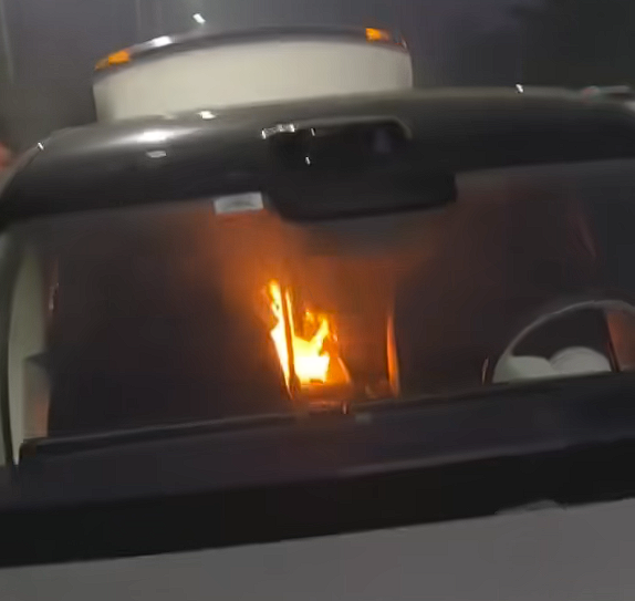 网传尊界S800自燃起火 官方回应:系打火机被挤压 非车辆原因