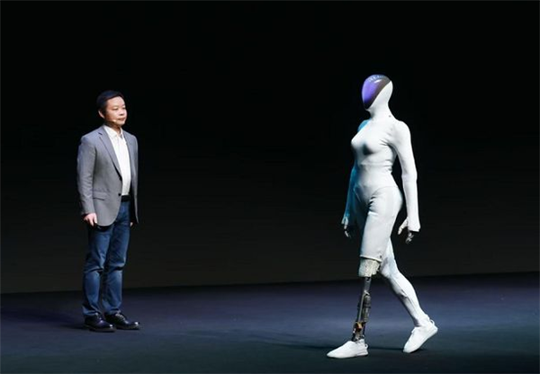 汽车标准造机器人！小鹏ET1首台落地 向规模量产迈出关键一步