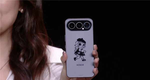 4499元!荣耀500 Pro MOLLY 20周年限定版发布:联名泡泡玛特 专属充电动效、相机水印
