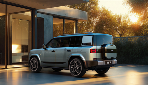 方程豹钛7成保命神车:A柱追尾大货车未变形