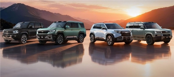 方程豹钛7成保命神车:A柱追尾大货车未变形