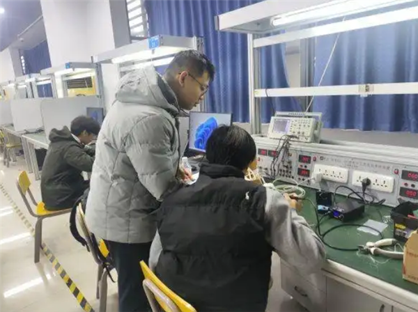 “00后”曹博成享受省正府津贴专家 曾获世界技能大赛金牌