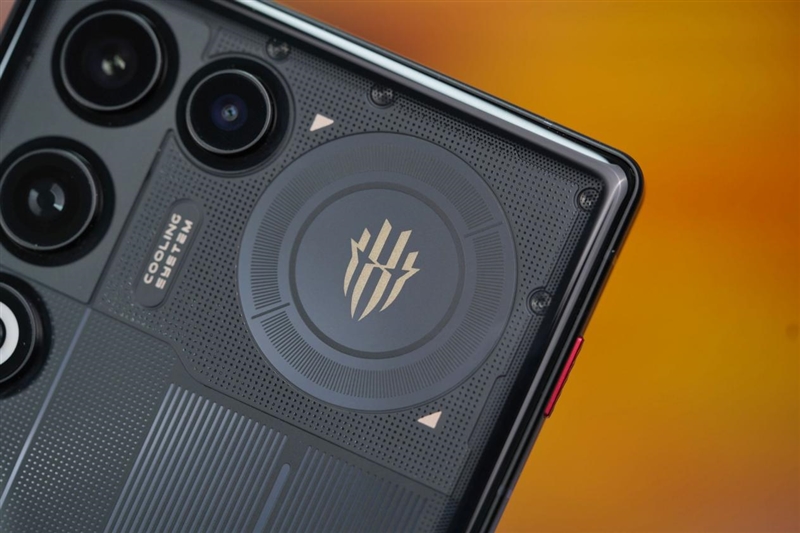 真全面+7000mAh电池 红魔11 Air全面评测：续航焦虑不存在的电竞机颜王！