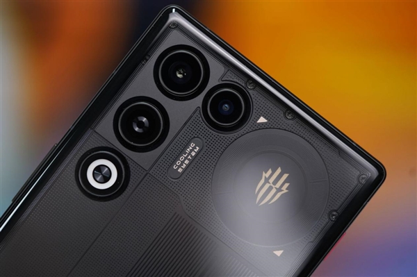 2026年首款全面屏手机!红魔11 Air图赏