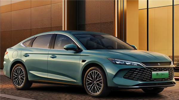 中国车企在欧洲卖爆了!单月销量破10万辆 市场份额逼近10%