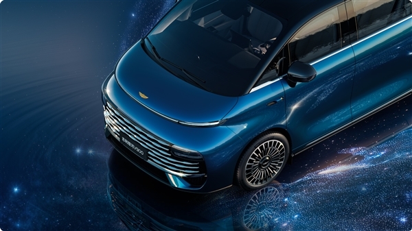 一车装下42人破世界纪录！吉利银河V900上市：26.98万起