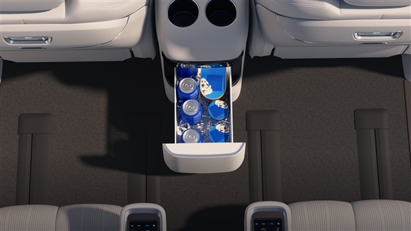 一车装下42人破世界纪录！吉利银河V900上市：26.98万起