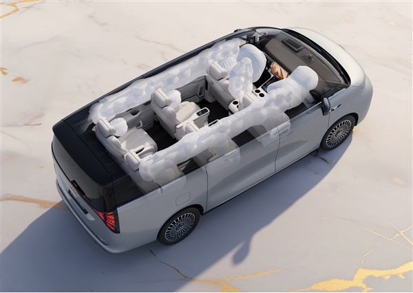 一车装下42人破世界纪录！吉利银河V900上市：26.98万起