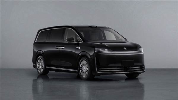 赵长江晒与智界V9合照 鸿蒙智行首款MPV发布在即