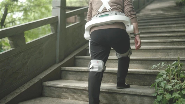 国内首款智能外骨骼机器人 踏山入选央企十大国之重器