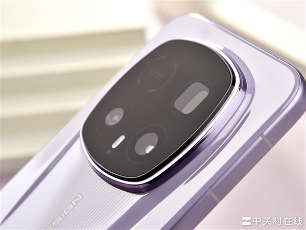 荣耀Magic8 RSR保时捷设计上手：超跑设计与顶级配置合二为一