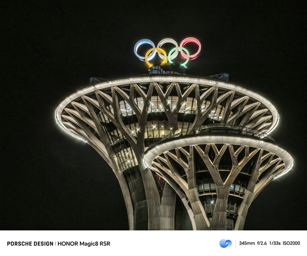 荣耀Magic8 RSR保时捷设计上手：超跑设计与顶级配置合二为一