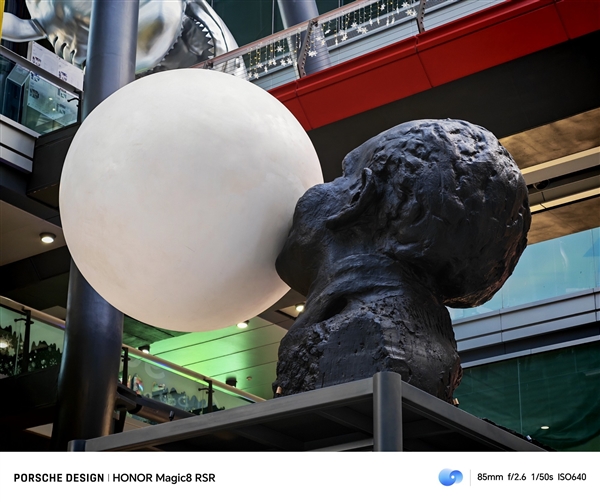 荣耀Magic8 RSR保时捷设计上手：超跑设计与顶级配置合二为一