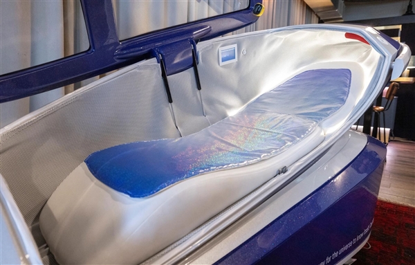 备受争议的安乐死“自杀舱”出情侣款 允许2人同时死亡