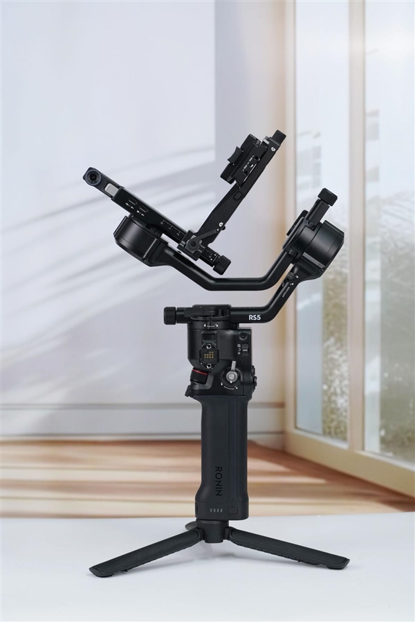 新一代相机增稳利器！大疆DJI RS 5手持云台稳定器图赏