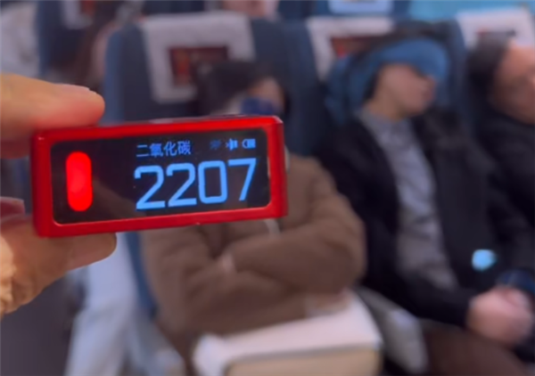 专家回应高铁车厢二氧化碳超标：我国标准限值为2500ppm！限值内无健康影响