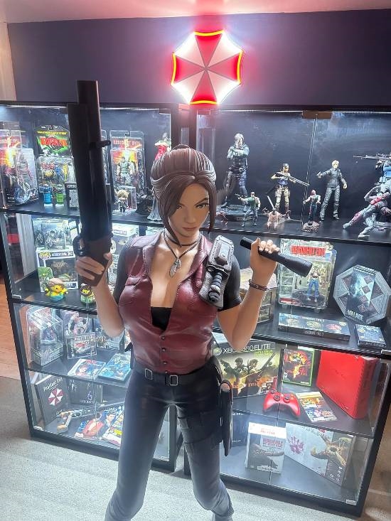 宅男的终极浪漫!大神打印等身《生化危机》克莱尔