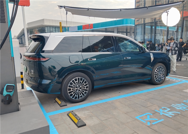 比亚迪大唐无伪实车曝光:车长超5米 零百加速4.9秒