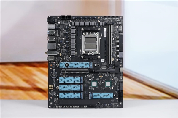 刷新超频记录！七彩虹iGame X870E Vulcan OC V14图赏