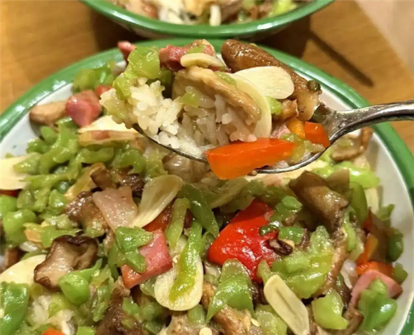 见手青盖饭只堂食不外卖 店家：为避免顾客不当食用中毒